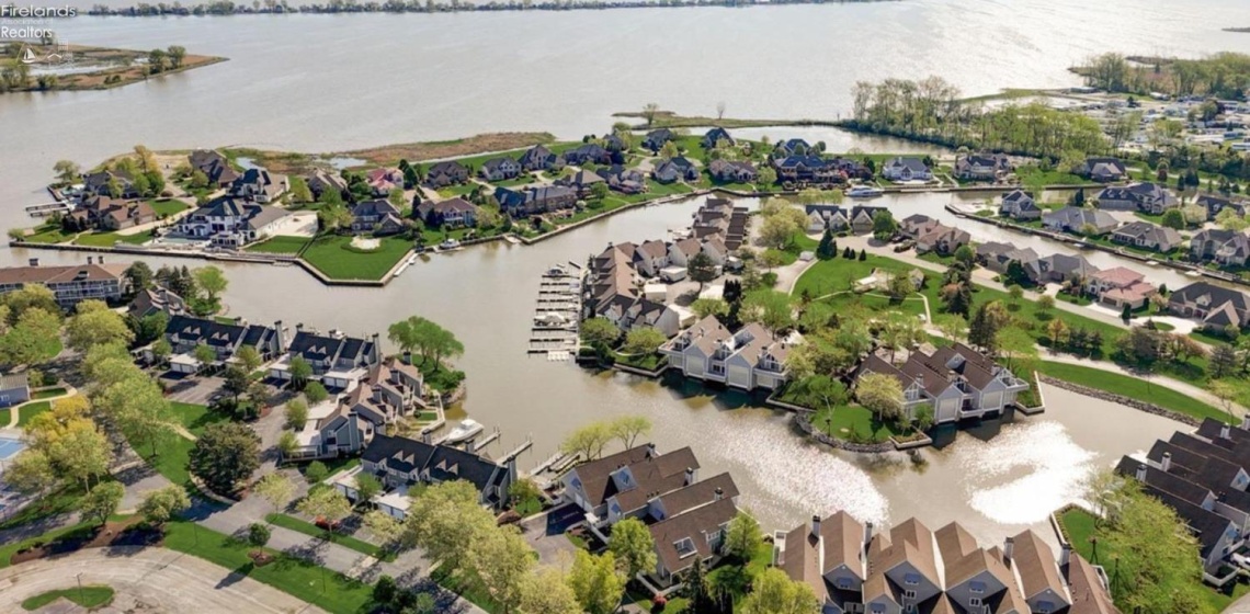 24 Marina Point Drive, Sandusky, 44870, 2 Bedrooms Bedrooms, ,2 BathroomsBathrooms,Residential,For Sale,Marina Point,20263205