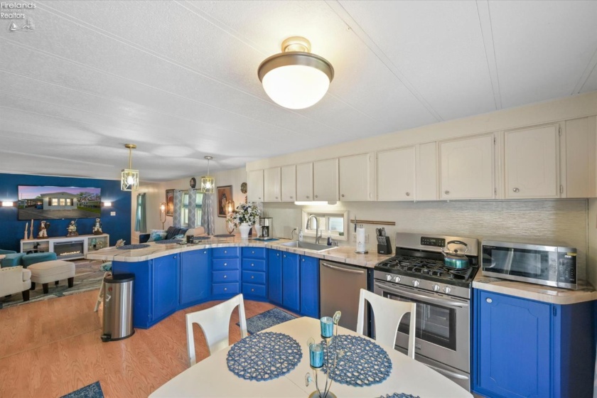 8175 North Shore Boulevard, Marblehead, 43440, 2 Bedrooms Bedrooms, ,1 BathroomBathrooms,Residential,For Sale,North Shore,20263230