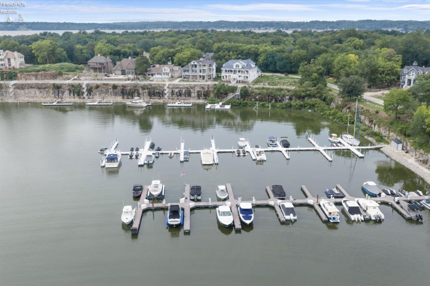 3646 Confederate Drive, Marblehead, 43440, 4 Bedrooms Bedrooms, ,3 BathroomsBathrooms,Residential,For Sale,Confederate,20263242