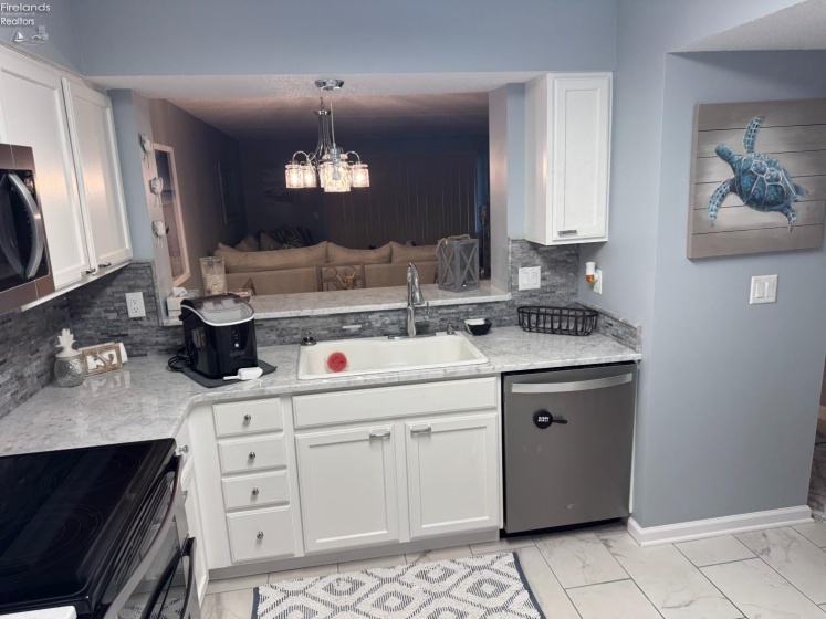 43 Marina Point Drive, Sandusky, 44870, 2 Bedrooms Bedrooms, ,2 BathroomsBathrooms,Residential,For Sale,Marina Point,20263195