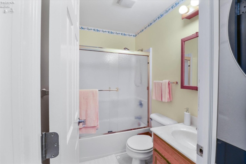 1520 Ponderosa Drive, Port Clinton, 43452, 4 Bedrooms Bedrooms, ,2 BathroomsBathrooms,Residential,For Sale,Ponderosa,20263249