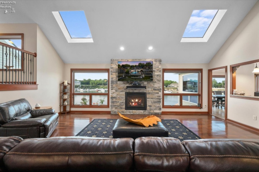 4555 Forest Glen Lane, Marblehead, 43440, 6 Bedrooms Bedrooms, ,4 BathroomsBathrooms,Residential,For Sale,Forest Glen,20263253