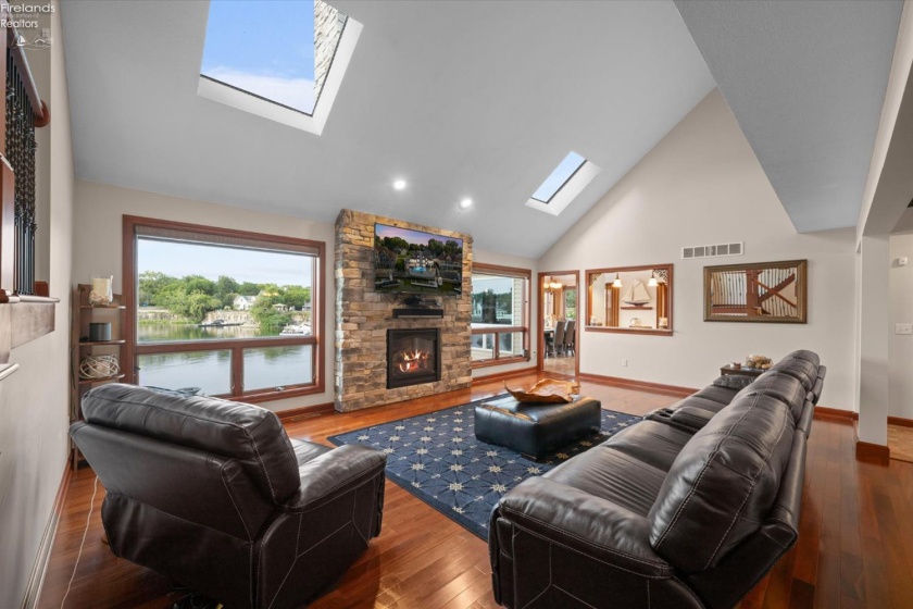 4555 Forest Glen Lane, Marblehead, 43440, 6 Bedrooms Bedrooms, ,4 BathroomsBathrooms,Residential,For Sale,Forest Glen,20263253