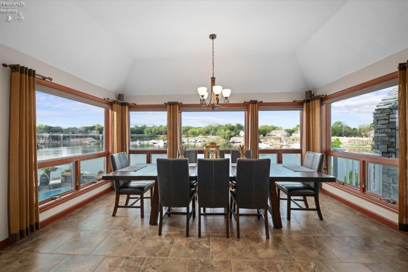 4555 Forest Glen Lane, Marblehead, 43440, 6 Bedrooms Bedrooms, ,4 BathroomsBathrooms,Residential,For Sale,Forest Glen,20263253