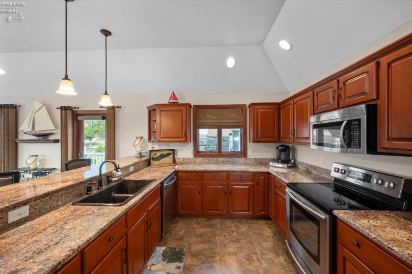 4555 Forest Glen Lane, Marblehead, 43440, 6 Bedrooms Bedrooms, ,4 BathroomsBathrooms,Residential,For Sale,Forest Glen,20263253