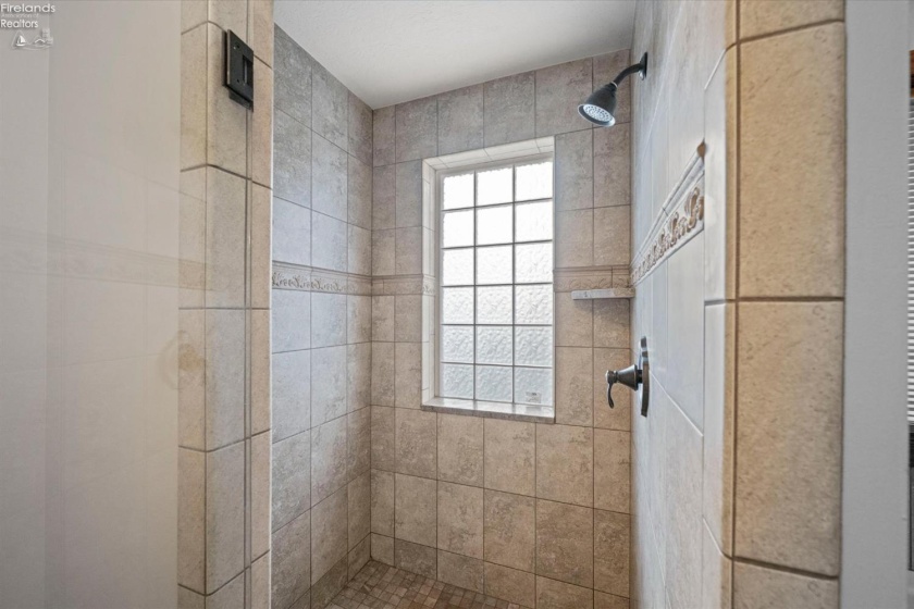 4555 Forest Glen Lane, Marblehead, 43440, 6 Bedrooms Bedrooms, ,4 BathroomsBathrooms,Residential,For Sale,Forest Glen,20263253