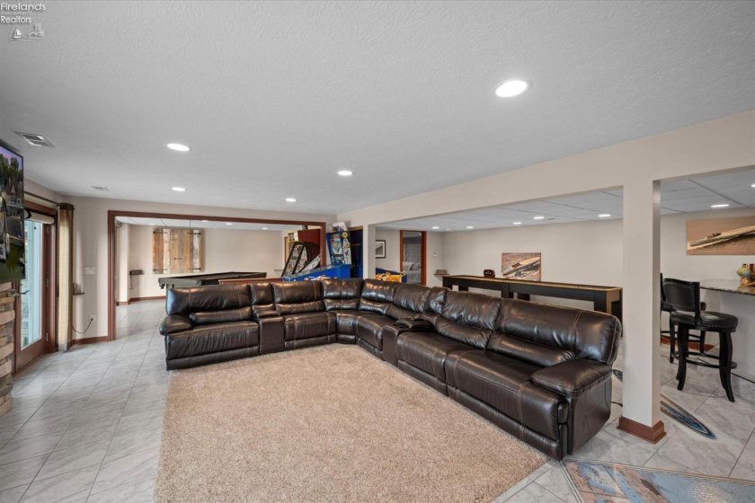 4555 Forest Glen Lane, Marblehead, 43440, 6 Bedrooms Bedrooms, ,4 BathroomsBathrooms,Residential,For Sale,Forest Glen,20263253