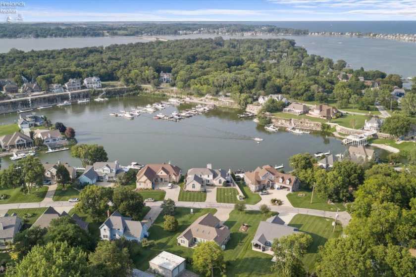 4555 Forest Glen Lane, Marblehead, 43440, 6 Bedrooms Bedrooms, ,4 BathroomsBathrooms,Residential,For Sale,Forest Glen,20263253