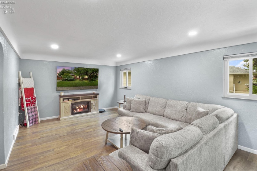 311 Albina Drive, Bellevue, 44811, 5 Bedrooms Bedrooms, ,2 BathroomsBathrooms,Residential,For Sale,Albina,20263118