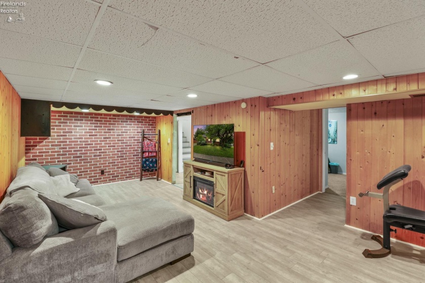 311 Albina Drive, Bellevue, 44811, 5 Bedrooms Bedrooms, ,2 BathroomsBathrooms,Residential,For Sale,Albina,20263118