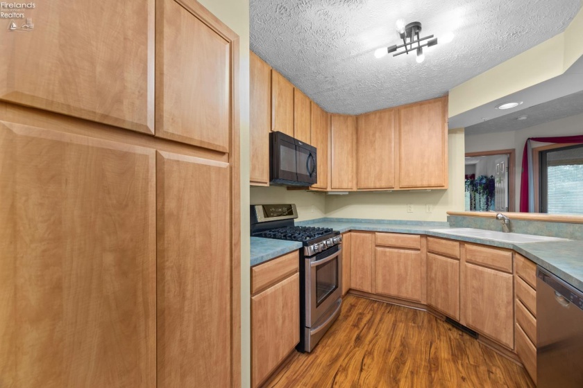 5214 Parkhurst Drive, Sheffield Village, 44054, 2 Bedrooms Bedrooms, ,2 BathroomsBathrooms,Residential,For Sale,Parkhurst,20263271