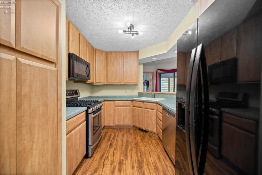 5214 Parkhurst Drive, Sheffield Village, 44054, 2 Bedrooms Bedrooms, ,2 BathroomsBathrooms,Residential,For Sale,Parkhurst,20263271