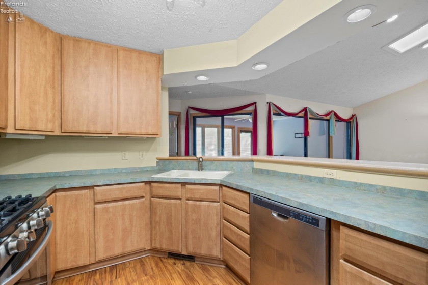 5214 Parkhurst Drive, Sheffield Village, 44054, 2 Bedrooms Bedrooms, ,2 BathroomsBathrooms,Residential,For Sale,Parkhurst,20263271