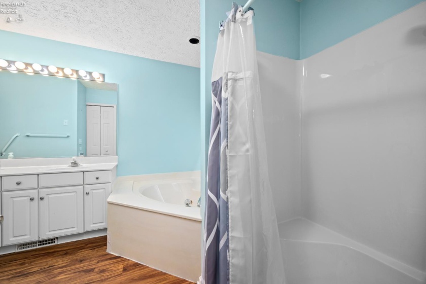 5214 Parkhurst Drive, Sheffield Village, 44054, 2 Bedrooms Bedrooms, ,2 BathroomsBathrooms,Residential,For Sale,Parkhurst,20263271
