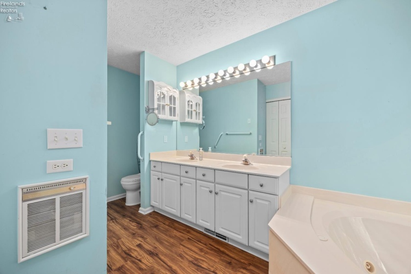 5214 Parkhurst Drive, Sheffield Village, 44054, 2 Bedrooms Bedrooms, ,2 BathroomsBathrooms,Residential,For Sale,Parkhurst,20263271