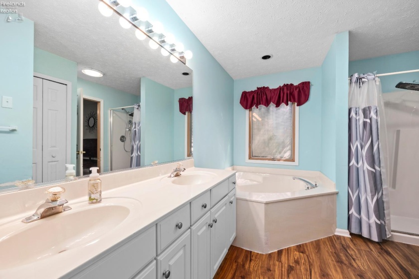 5214 Parkhurst Drive, Sheffield Village, 44054, 2 Bedrooms Bedrooms, ,2 BathroomsBathrooms,Residential,For Sale,Parkhurst,20263271