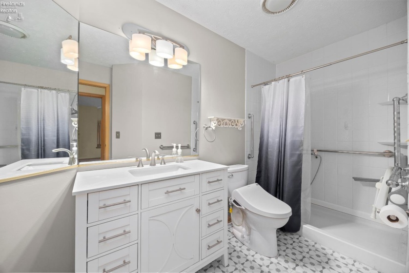 5214 Parkhurst Drive, Sheffield Village, 44054, 2 Bedrooms Bedrooms, ,2 BathroomsBathrooms,Residential,For Sale,Parkhurst,20263271