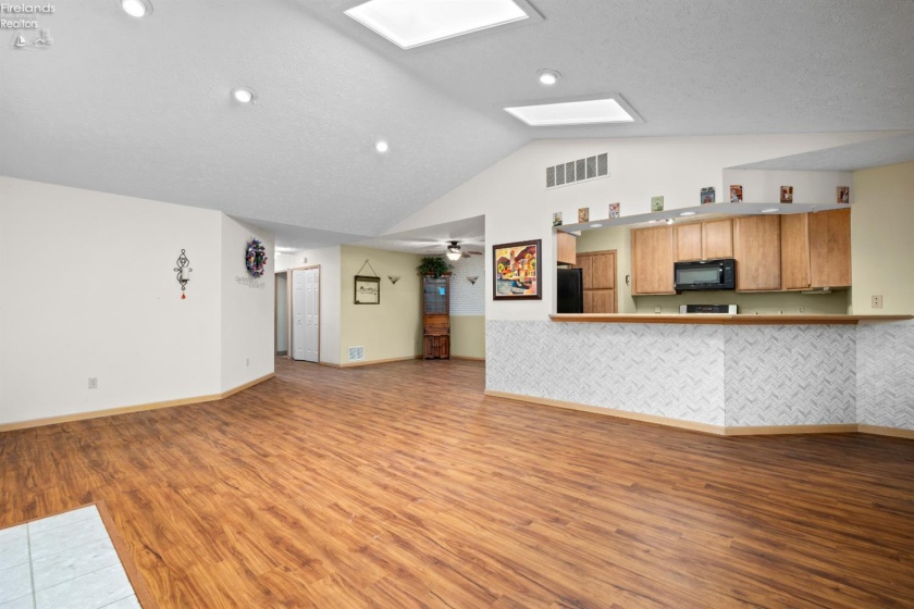 5214 Parkhurst Drive, Sheffield Village, 44054, 2 Bedrooms Bedrooms, ,2 BathroomsBathrooms,Residential,For Sale,Parkhurst,20263271