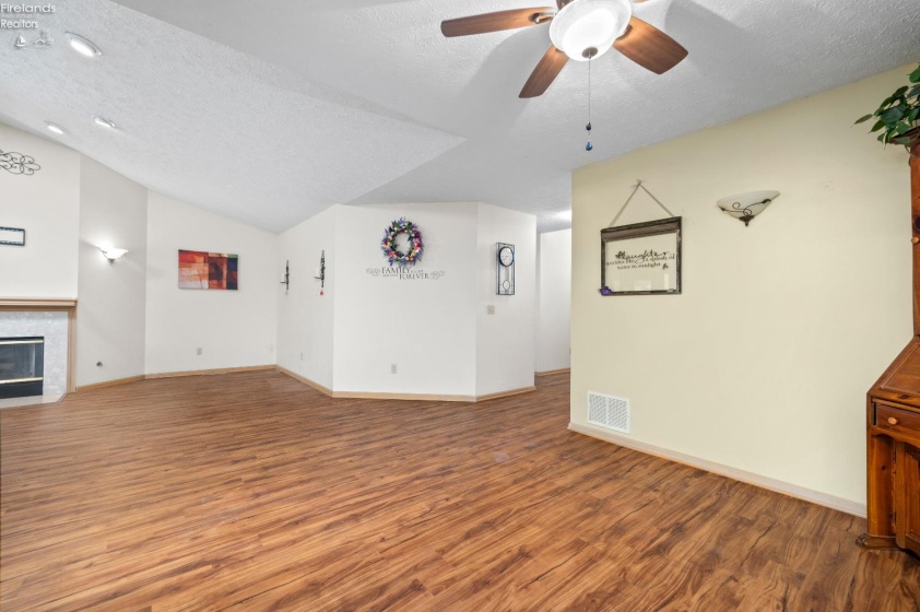 5214 Parkhurst Drive, Sheffield Village, 44054, 2 Bedrooms Bedrooms, ,2 BathroomsBathrooms,Residential,For Sale,Parkhurst,20263271