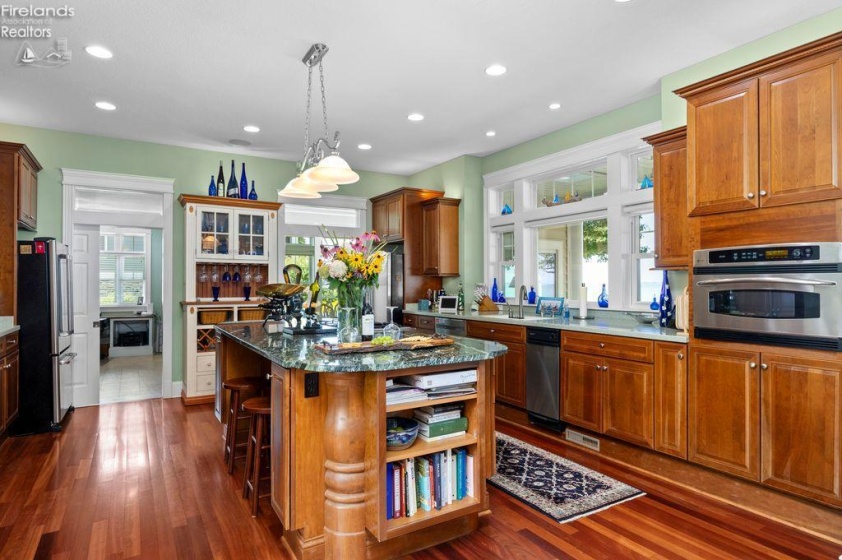 1304 Overlook Drive, Port Clinton, 43452, 5 Bedrooms Bedrooms, ,7 BathroomsBathrooms,Residential,For Sale,Overlook,20263132