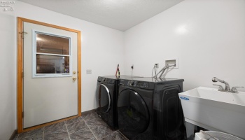 876 Moss Canyon Drive, Amherst, 44001, 4 Bedrooms Bedrooms, ,2 BathroomsBathrooms,Residential,For Sale,Moss Canyon,20263239