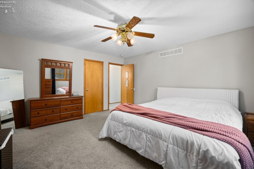 876 Moss Canyon Drive, Amherst, 44001, 4 Bedrooms Bedrooms, ,2 BathroomsBathrooms,Residential,For Sale,Moss Canyon,20263239