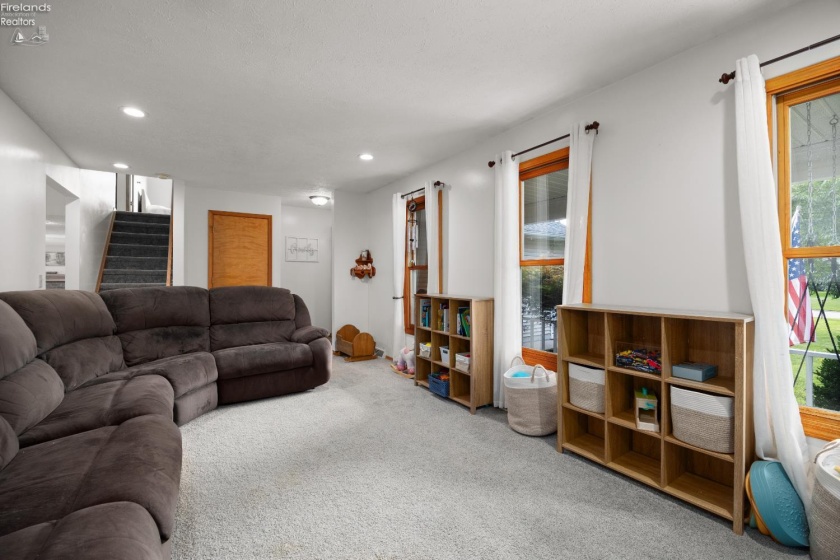 876 Moss Canyon Drive, Amherst, 44001, 4 Bedrooms Bedrooms, ,2 BathroomsBathrooms,Residential,For Sale,Moss Canyon,20263239