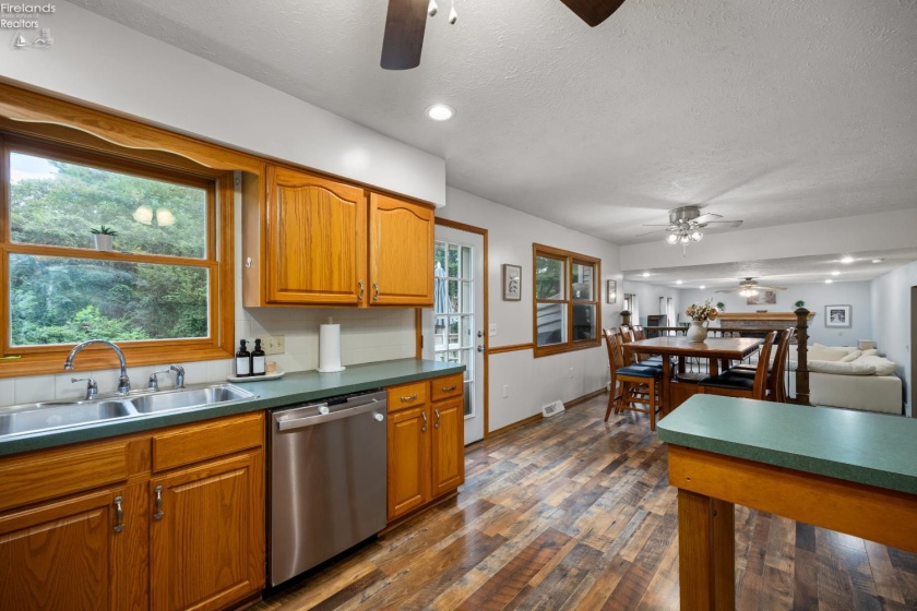 876 Moss Canyon Drive, Amherst, 44001, 4 Bedrooms Bedrooms, ,2 BathroomsBathrooms,Residential,For Sale,Moss Canyon,20263239