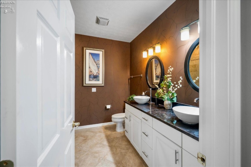 4445 Harbors Edge, Port Clinton, 43452, 3 Bedrooms Bedrooms, ,4 BathroomsBathrooms,Residential,For Sale,Harbors Edge,20263227