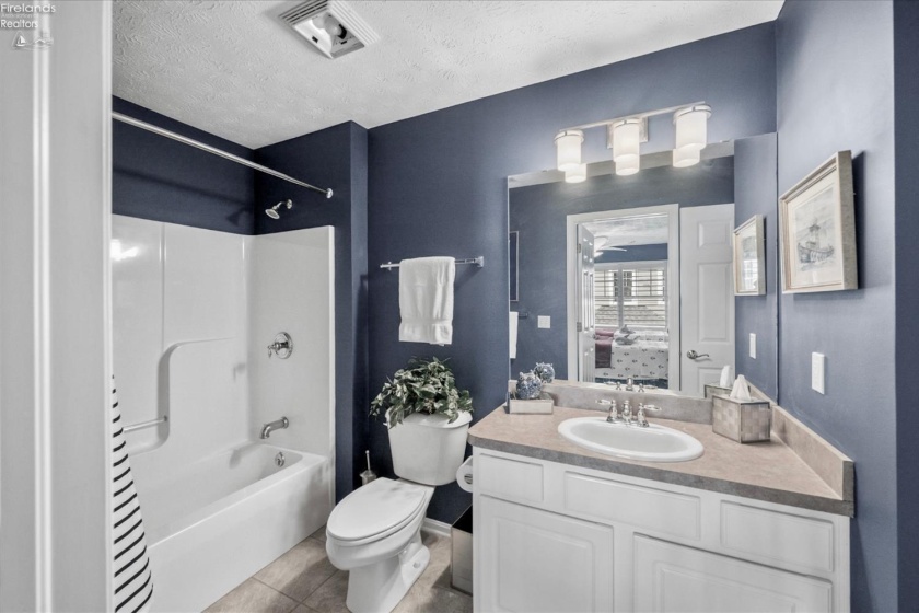 4445 Harbors Edge, Port Clinton, 43452, 3 Bedrooms Bedrooms, ,4 BathroomsBathrooms,Residential,For Sale,Harbors Edge,20263227