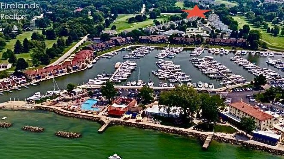 4445 Harbors Edge, Port Clinton, 43452, 3 Bedrooms Bedrooms, ,4 BathroomsBathrooms,Residential,For Sale,Harbors Edge,20263227