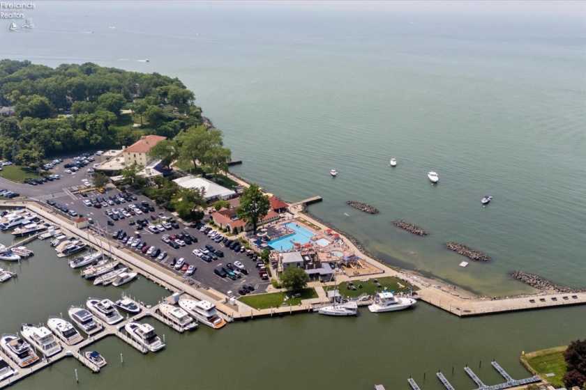 4445 Harbors Edge, Port Clinton, 43452, 3 Bedrooms Bedrooms, ,4 BathroomsBathrooms,Residential,For Sale,Harbors Edge,20263227