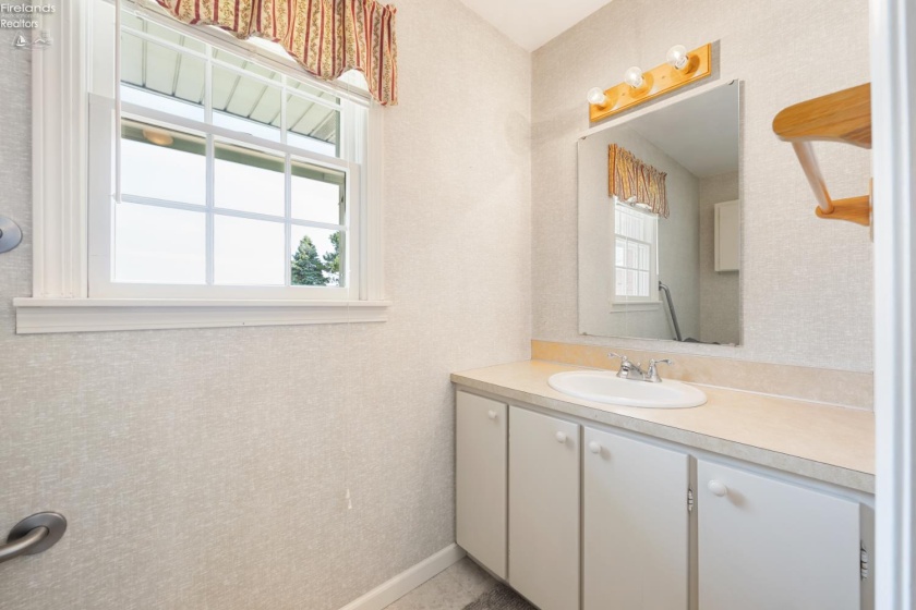 4253 Harbor Road, Port Clinton, 43452, 3 Bedroom Bedrooms, ,2 BathroomBathrooms,Residential,For Sale,Harbor,20263261