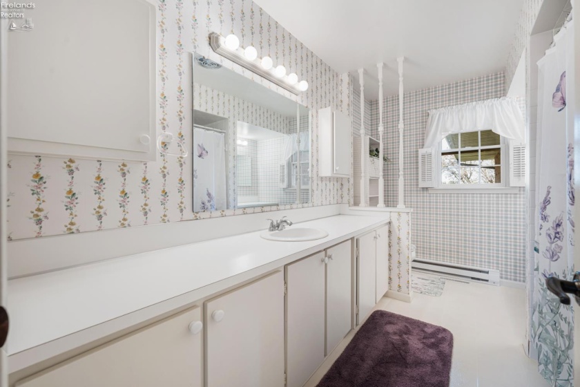 4253 Harbor Road, Port Clinton, 43452, 3 Bedroom Bedrooms, ,2 BathroomBathrooms,Residential,For Sale,Harbor,20263261