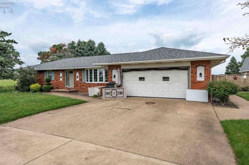 4253 Harbor Road, Port Clinton, 43452, 3 Bedrooms Bedrooms, ,2 BathroomsBathrooms,Residential,For Sale,Harbor,20263261