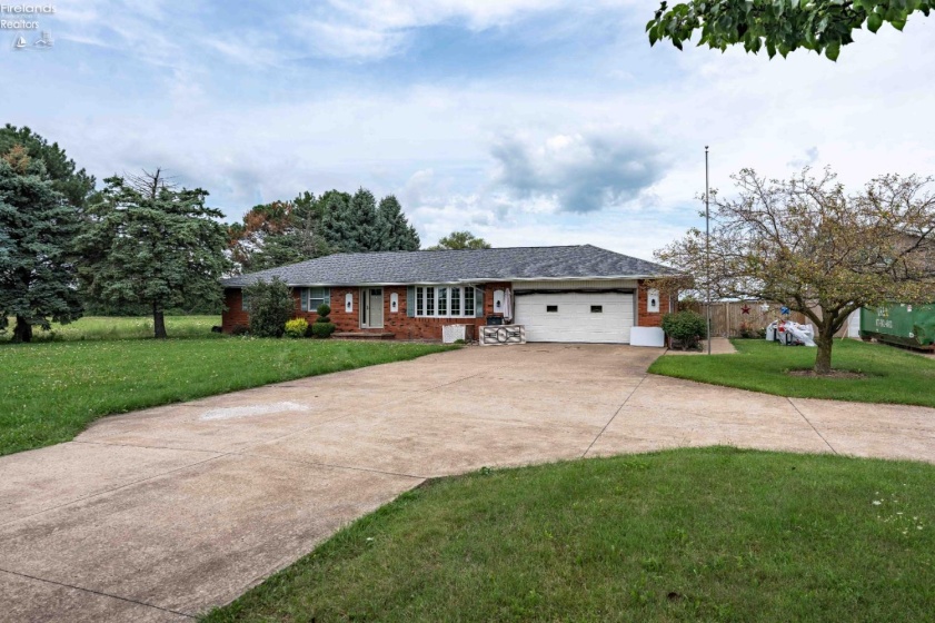 4253 Harbor Road, Port Clinton, 43452, 3 Bedrooms Bedrooms, ,2 BathroomsBathrooms,Residential,For Sale,Harbor,20263261