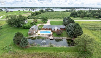 4253 Harbor Road, Port Clinton, 43452, 3 Bedroom Bedrooms, ,2 BathroomBathrooms,Residential,For Sale,Harbor,20263261