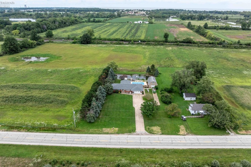4253 Harbor Road, Port Clinton, 43452, 3 Bedrooms Bedrooms, ,2 BathroomsBathrooms,Residential,For Sale,Harbor,20263261