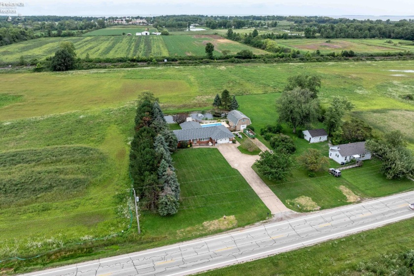 4253 Harbor Road, Port Clinton, 43452, 3 Bedrooms Bedrooms, ,2 BathroomsBathrooms,Residential,For Sale,Harbor,20263261