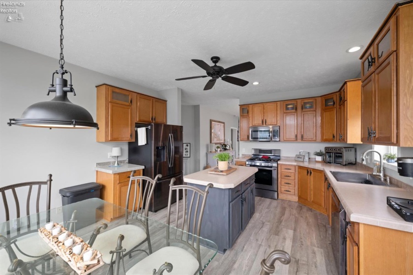 4804 Johnson Avenue, Port Clinton, 43452, 3 Bedrooms Bedrooms, ,2 BathroomsBathrooms,Residential,For Sale,Johnson,20263289