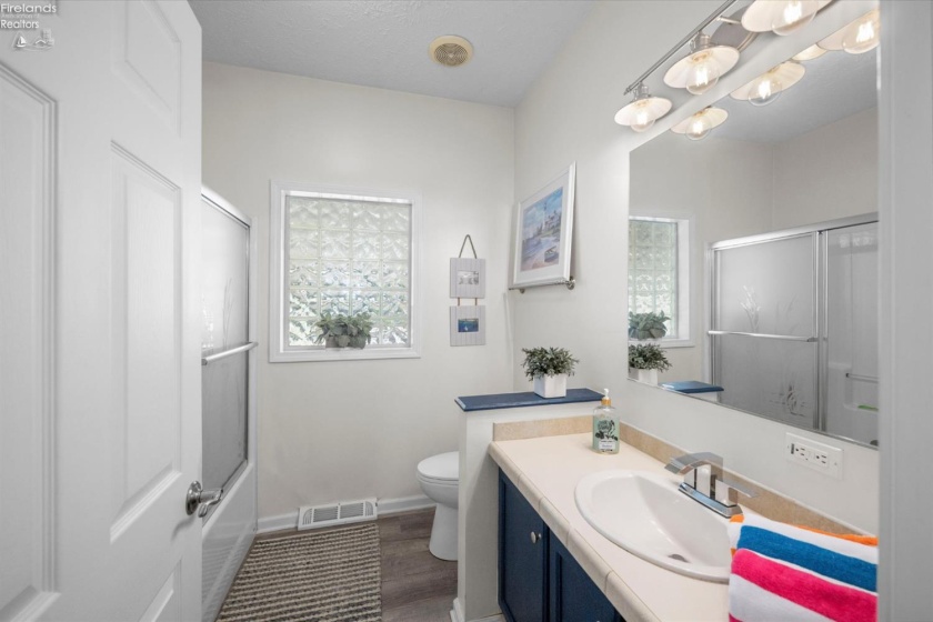 4804 Johnson Avenue, Port Clinton, 43452, 3 Bedrooms Bedrooms, ,2 BathroomsBathrooms,Residential,For Sale,Johnson,20263289