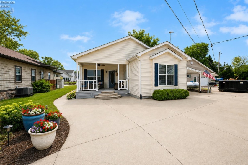 4804 Johnson Avenue, Port Clinton, 43452, 3 Bedrooms Bedrooms, ,2 BathroomsBathrooms,Residential,For Sale,Johnson,20263289