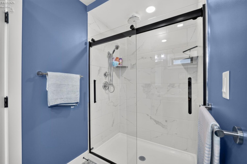 5415 Walls Channel Drive, Port Clinton, 43452, 5 Bedrooms Bedrooms, ,6 BathroomsBathrooms,Residential,For Sale,Walls Channel,20263292
