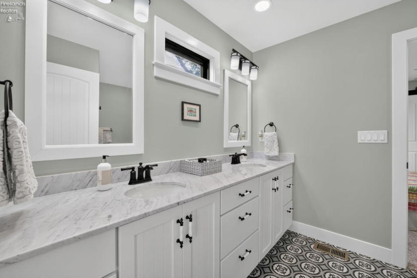 5415 Walls Channel Drive, Port Clinton, 43452, 5 Bedrooms Bedrooms, ,6 BathroomsBathrooms,Residential,For Sale,Walls Channel,20263292