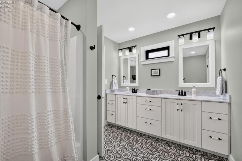 5415 Walls Channel Drive, Port Clinton, 43452, 5 Bedrooms Bedrooms, ,6 BathroomsBathrooms,Residential,For Sale,Walls Channel,20263292
