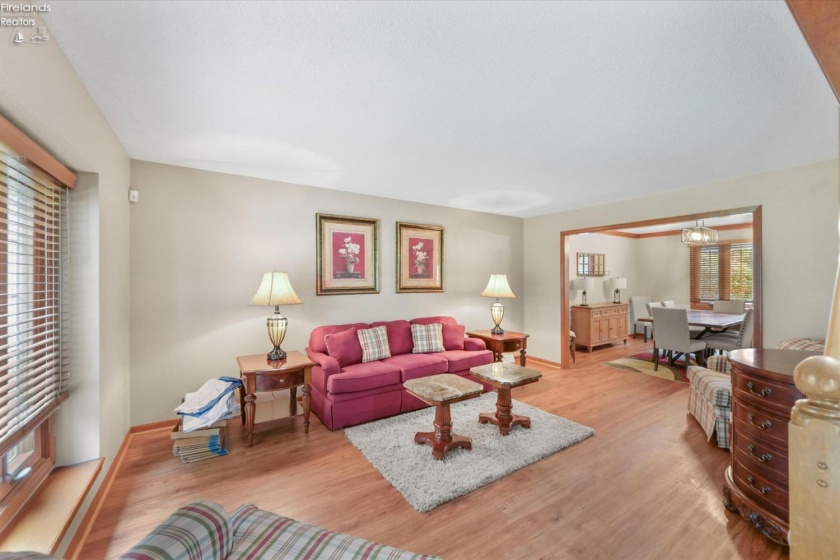 5123 Summer Dr, Sylvania, 43560, 4 Bedrooms Bedrooms, ,3 BathroomsBathrooms,Residential,For Sale,Summer Dr,20263209