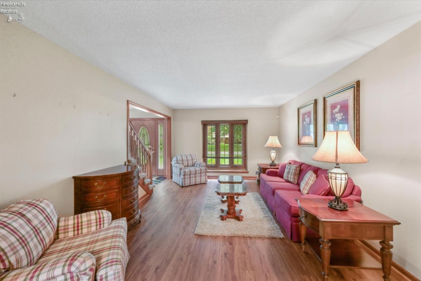 5123 Summer Dr, Sylvania, 43560, 4 Bedrooms Bedrooms, ,3 BathroomsBathrooms,Residential,For Sale,Summer Dr,20263209