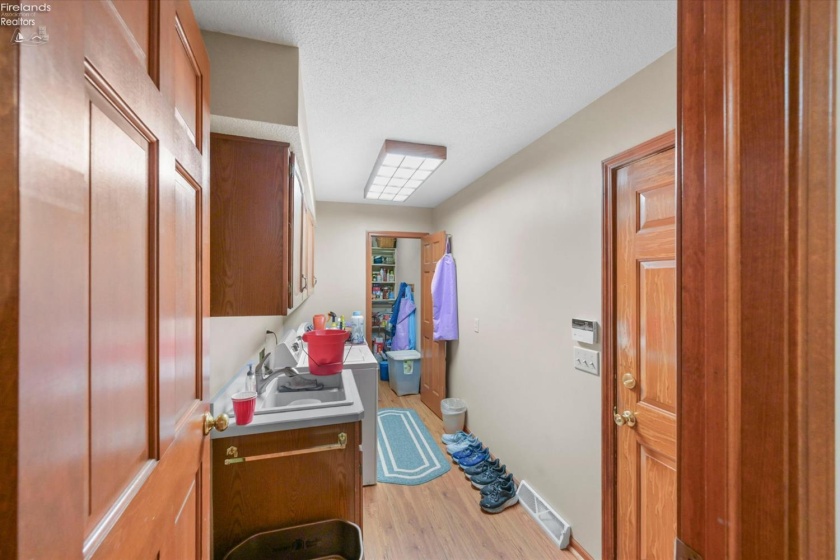 5123 Summer Dr, Sylvania, 43560, 4 Bedrooms Bedrooms, ,3 BathroomsBathrooms,Residential,For Sale,Summer Dr,20263209