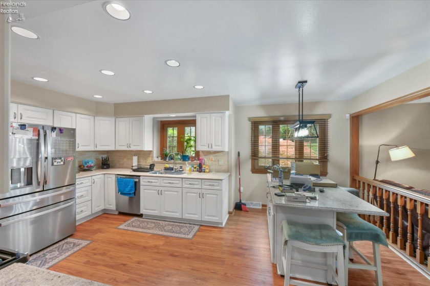 5123 Summer Dr, Sylvania, 43560, 4 Bedrooms Bedrooms, ,3 BathroomsBathrooms,Residential,For Sale,Summer Dr,20263209