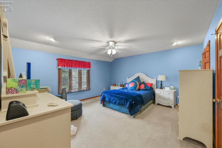 5123 Summer Dr, Sylvania, 43560, 4 Bedrooms Bedrooms, ,3 BathroomsBathrooms,Residential,For Sale,Summer Dr,20263209